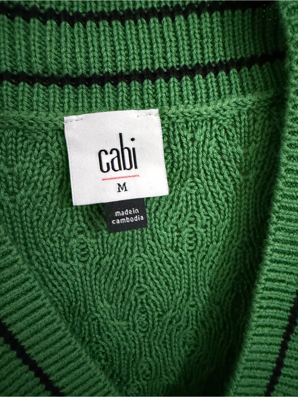 NWOT CAbi Lucky Day Pullover Kelly Green Cable Knit V-Neck Sweater w/ Black Trim - Picture 5 of 13